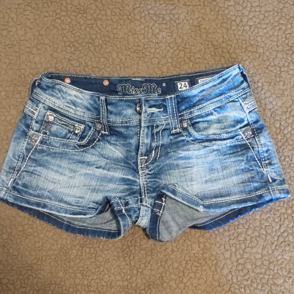 Woman's shorts
